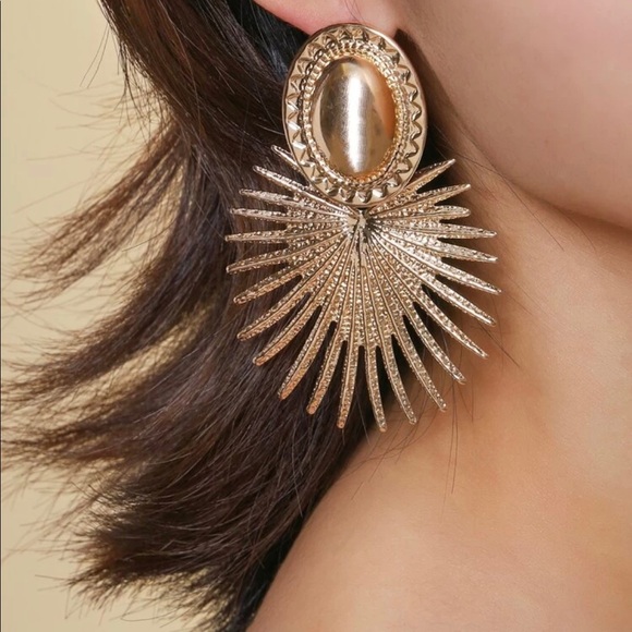 ✨2/$25✨Gold Sunbursts✨ - Picture 2 of 6